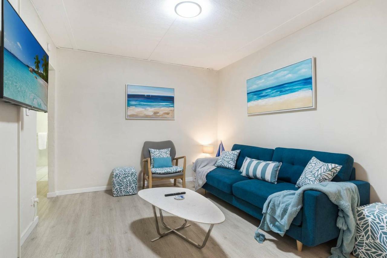 Tropical Unit With Private Fenced Garden Close To The 5 Apartment *