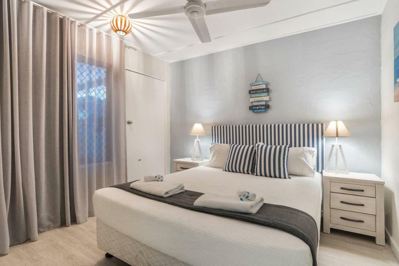 Apartment Tropical Unit With Private Fenced Garden Close To The 5 Palm Cove