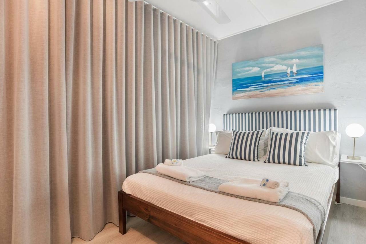 Apartment Tropical Unit With Private Fenced Garden Close To The 5 Palm Cove